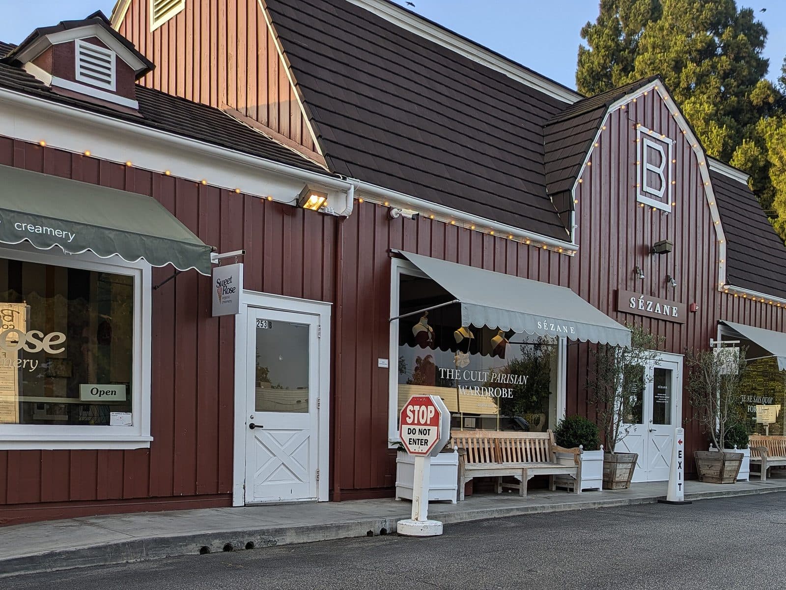 Luxury mobile car detailing in Brentwood — Brentwood Country Mart The red barn-style shops of the Brentwood Country Mart on 26th Street in Brentwood, Los Angeles